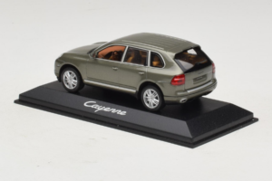 Porsche Cayenne Grey Metallic Minichamps 1:43 WAP02061317 Metal — zdjęcie 3 z 4