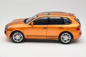 Porsche Cayenne GTS Lava Orange Norev 1:18 187535 Metal — zdjęcie 4 z 8