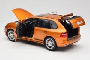 Porsche Cayenne GTS Lava Orange Norev 1:18 187535 Metal — zdjęcie 5 z 8