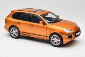 Porsche Cayenne GTS Lava Orange Norev 1:18 187535 Metal — zdjęcie 6 z 8