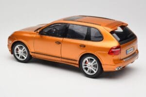 Porsche Cayenne GTS Lava Orange Norev 1:18 187535 Metal — zdjęcie 7 z 8