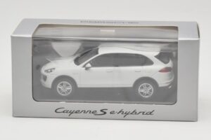 Porsche Cayenne 958 S e-Hybrid Biały Minichamps 1:43 WAP0200040E Metal — zdjęcie 4 z 4