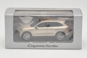 Porsche Cayenne 958 Turbo Złoty Minichamps 1:43 WAP0200050E Metal — zdjęcie 4 z 4