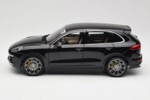 Porsche Cayenne Turbo S 958 Black Metallic Minichamps 1:18 110064000 Metal — zdjęcie 4 z 8