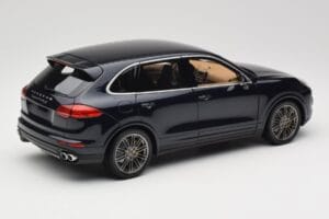 Porsche Cayenne Turbo S 958 Blue Metallic Minichamps 1:18 110064001 Metal — zdjęcie 3 z 8