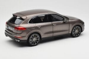 Porsche Cayenne E2 Turbo S Umbra Metaliczny Minichamps 1:18 WAP0213020F Metal — zdjęcie 3 z 8