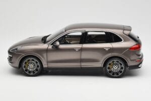 Porsche Cayenne E2 Turbo S Umbra Metaliczny Minichamps 1:18 WAP0213020F Metal — zdjęcie 4 z 8