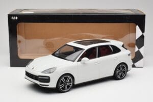 Porsche Cayenne 9YA Turbo Biały Metallic Minichamps 1:18 155042560 Metal — zdjęcie 8 z 8