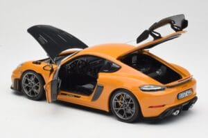 Porsche Cayman GT4 RS 982 Weissach Package Bahama Yellow Norev 1:18 187252 Metal — zdjęcie 5 z 8