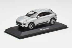Porsche Macan 95B Silver Grey Metallic Prototype Minichamps 1:43 WAP0201540E Metal — zdjęcie 2 z 4