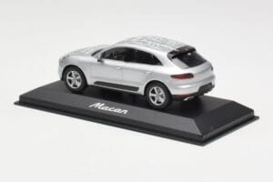Porsche Macan 95B Silver Grey Metallic Prototype Minichamps 1:43 WAP0201540E Metal — zdjęcie 3 z 4