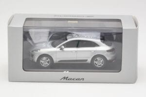 Porsche Macan 95B Silver Grey Metallic Prototype Minichamps 1:43 WAP0201540E Metal — zdjęcie 4 z 4