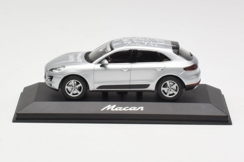 Porsche Macan 95B Silver Grey Metallic Prototype Minichamps 1:43 WAP0201540E Metal