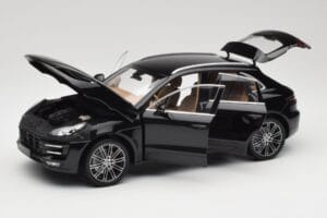 Porsche Macan Turbo 95B Black Metallic Minichamps 1:18 110062502 Metal — zdjęcie 2 z 8