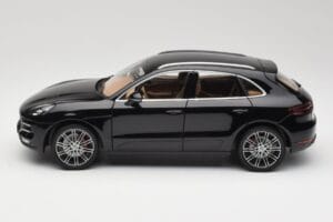 Porsche Macan Turbo 95B Black Metallic Minichamps 1:18 110062502 Metal — zdjęcie 4 z 8