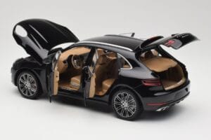 Porsche Macan Turbo 95B Black Metallic Minichamps 1:18 110062502 Metal — zdjęcie 5 z 8