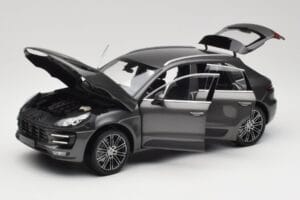 Porsche Macan Turbo 95B Grey Metallic Minichamps 1:18 110062501 Metal — zdjęcie 2 z 8