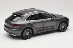 Porsche Macan Turbo 95B Grey Metallic Minichamps 1:18 110062501 Metal — zdjęcie 3 z 8