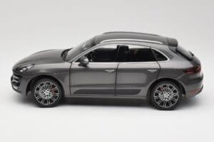 Porsche Macan Turbo 95B Grey Metallic Minichamps 1:18 110062501 Metal — zdjęcie 4 z 8