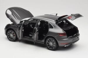Porsche Macan Turbo 95B Grey Metallic Minichamps 1:18 110062501 Metal — zdjęcie 5 z 8