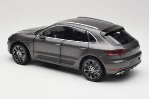 Porsche Macan Turbo 95B Grey Metallic Minichamps 1:18 110062501 Metal — zdjęcie 7 z 8