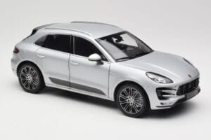 Porsche Macan Turbo 95B Srebrny Minichamps 1:18 110062504 Metal — zdjęcie 6 z 8