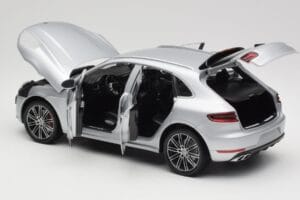 Porsche Macan Turbo 95B Srebrny Minichamps 1:18 110062504 Metal — zdjęcie 7 z 8