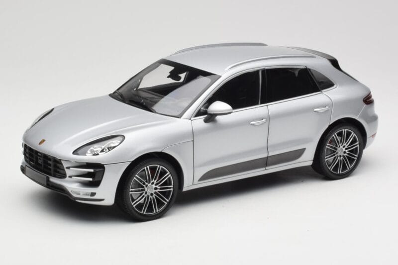 Porsche Macan Turbo 95B Srebrny Minichamps 1:18 110062504 Metal