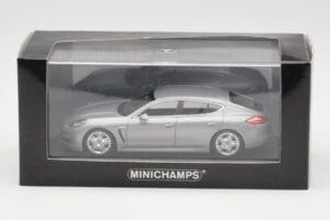 Porsche Panamera 970 S Hybrid Srebrny Minichamps 1:43 400068250 Metal — zdjęcie 4 z 4
