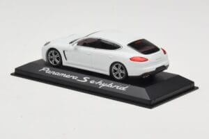 Porsche Panamera 970 S e-Hybrid Biały Minichamps 1:43 WAP0207200E Metal — zdjęcie 3 z 3