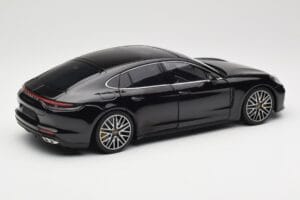 Porsche Panamera 971 Turbo S Czarny Metallic Minichamps 1:18 113061076 Metal — zdjęcie 3 z 8
