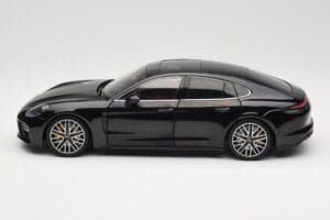 Porsche Panamera 971 Turbo S Czarny Metallic Minichamps 1:18 113061076 Metal — zdjęcie 4 z 8