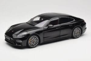 Porsche Panamera 971 Turbo S Czarny Metallic Minichamps 1:18 113061076 Metal