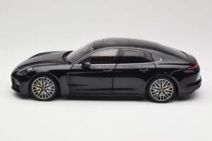 Porsche Panamera 971 Turbo S Niebieski Metallic Minichamps 1:18 113061075 Metal — zdjęcie 4 z 8