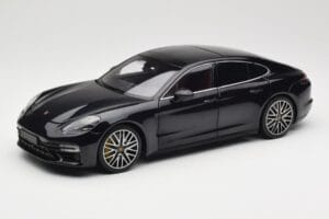 Porsche Panamera 971 Turbo S Niebieski Metallic Minichamps 1:18 113061075 Metal