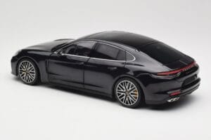 Porsche Panamera 971 Turbo S Niebieski Metallic Minichamps 1:18 113061075 Metal — zdjęcie 7 z 8