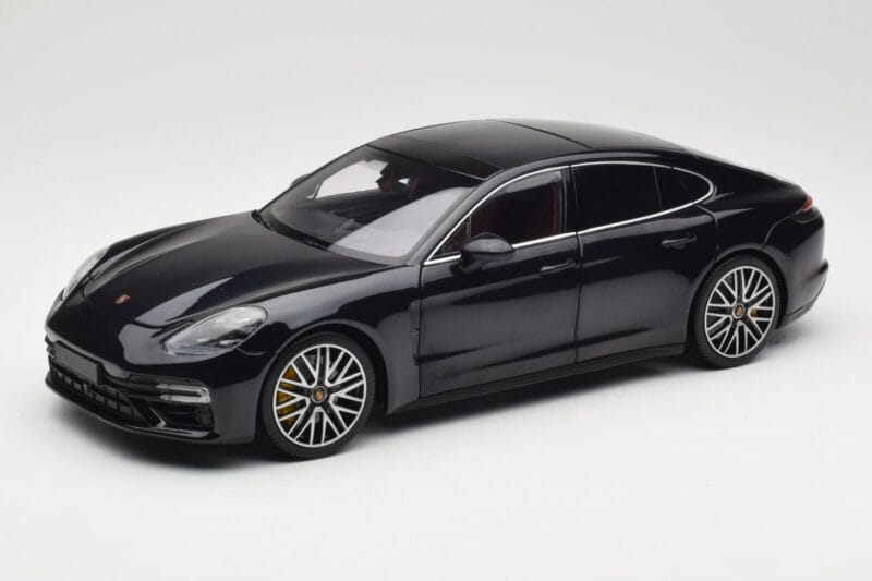 Porsche Panamera 971 Turbo S Niebieski Metallic Minichamps 1:18 113061075 Metal