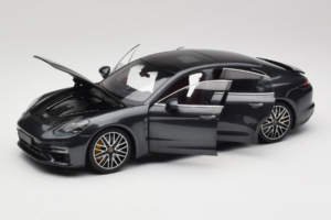Porsche Panamera 971 Turbo S Grey Metallic Minichamps 1:18 113061073 Metal — zdjęcie 2 z 8