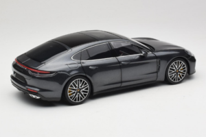 Porsche Panamera 971 Turbo S Grey Metallic Minichamps 1:18 113061073 Metal — zdjęcie 3 z 8