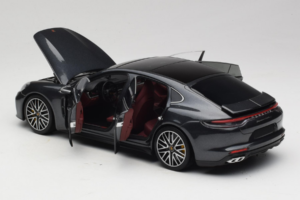 Porsche Panamera 971 Turbo S Grey Metallic Minichamps 1:18 113061073 Metal — zdjęcie 5 z 8
