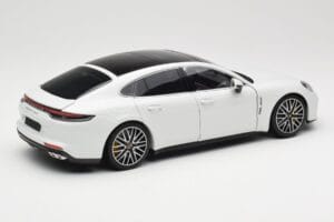 Porsche Panamera 971 Turbo S Biały Metallic Minichamps 1:18 113061074 Metal — zdjęcie 3 z 8