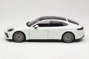 Porsche Panamera 971 Turbo S Biały Metallic Minichamps 1:18 113061074 Metal — zdjęcie 4 z 8