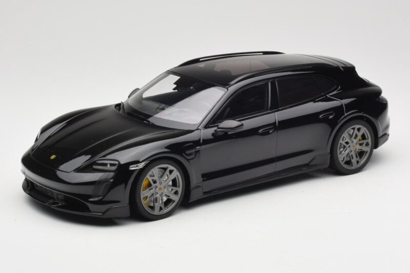 Porsche Taycan J1 Turbo S Cross Turismo Czarny Minichamps 1:18 155069300 Metal