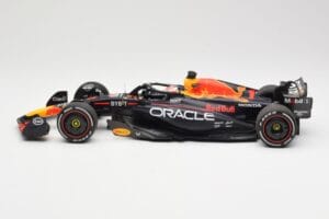 Red Bull Racing RB19 #1 M. Verstappen Winner Spanish GP 2023 Minichamps 1:18 110230801 Metal — zdjęcie 3 z 6