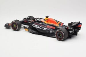 Red Bull Racing RB19 #1 M. Verstappen Winner Spanish GP 2023 Minichamps 1:18 110230801 Metal — zdjęcie 5 z 6