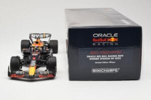 Red Bull Racing RB19 #1 M. Verstappen Winner Spanish GP 2023 Minichamps 1:18 110230801 Metal — zdjęcie 6 z 6
