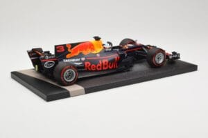 Red Bull Racing Tag Heuer RB13 #3 D. Ricciardo 3rd Place Malaysian GP 2017 Minichamps 1:18 117171503 Metal — zdjęcie 3 z 6