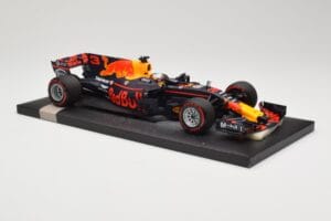 Red Bull Racing Tag Heuer RB13 #3 D. Ricciardo 3rd Place Malaysian GP 2017 Minichamps 1:18 117171503 Metal — zdjęcie 4 z 6
