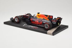 Red Bull Racing Tag Heuer RB13 #3 D. Ricciardo 3rd Place Malaysian GP 2017 Minichamps 1:18 117171503 Metal — zdjęcie 5 z 6