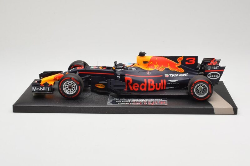 Red Bull Racing Tag Heuer RB13 #3 D. Ricciardo 3rd Place Malaysian GP 2017 Minichamps 1:18 117171503 Metal